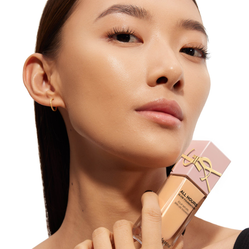 All Hours Glow Fond de Teint Lumineux 24h* Haute Couvrance 7